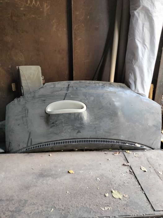 Продам капот Делика