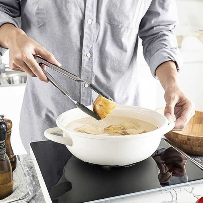 Силиконови прибори за готвене с дървени дръжки