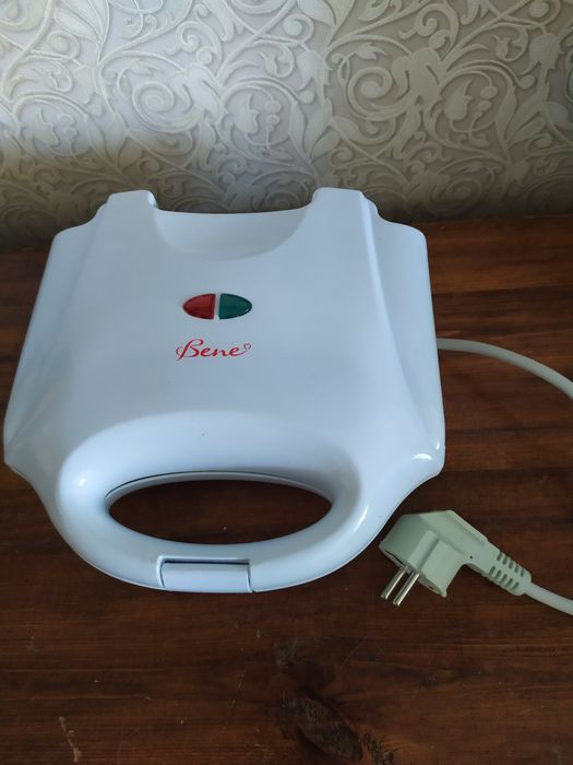 Сендвичница BENE