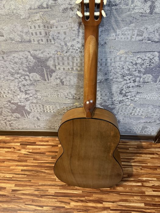 Гитара практически новая