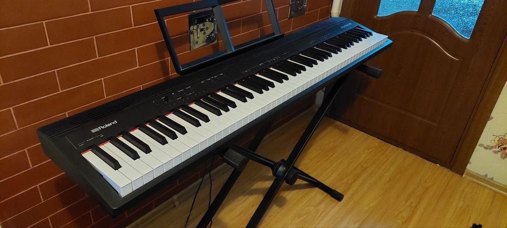 Отдaм дapoм цифровое пианино Roland Go