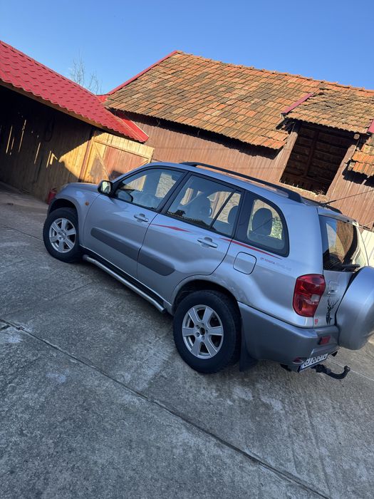 Vand Toyota Rav4 in stare buna.