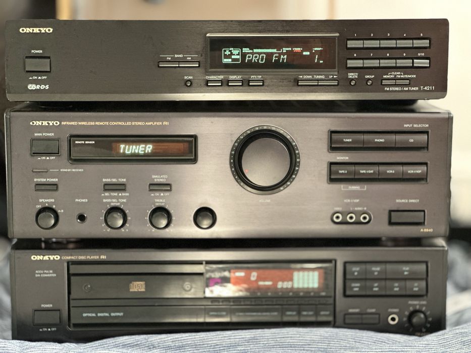 Linie completa Onkyo Amplificator top 8840 CD player DX-6820 si Tuner RDS T-4211