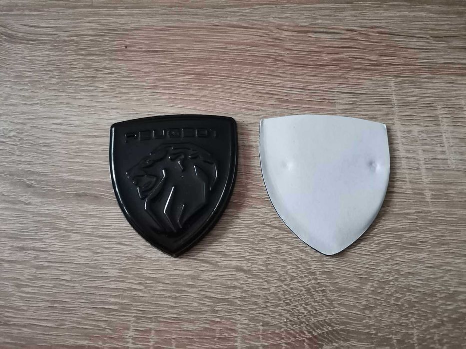 металнa черна емблема Пежо Peugeot с новото лого