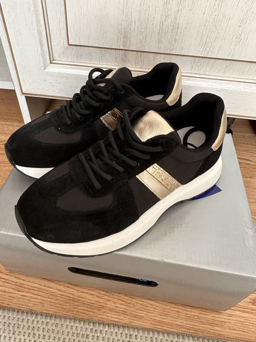 Кроссовки женские 36 размер