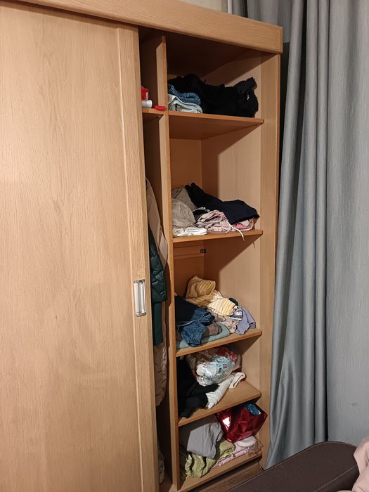 Шкаф-купе из натурального дерева