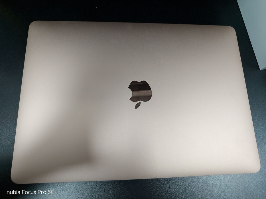 Продам MacBook Air 2020 M1