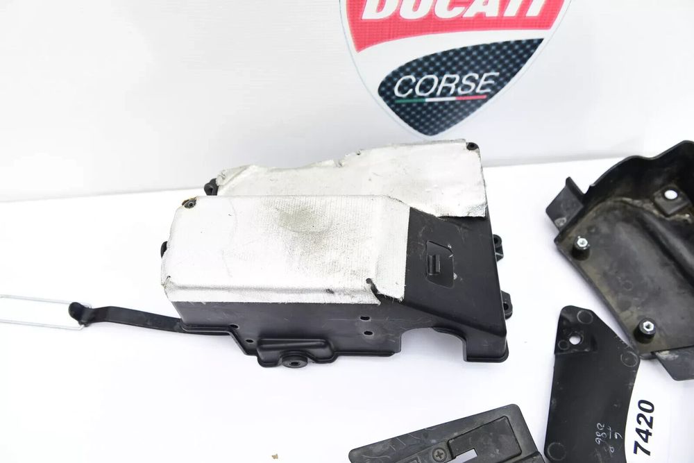 Tava de depozitare a bateriei de plastic Ducati Scrambler 400 800 2016