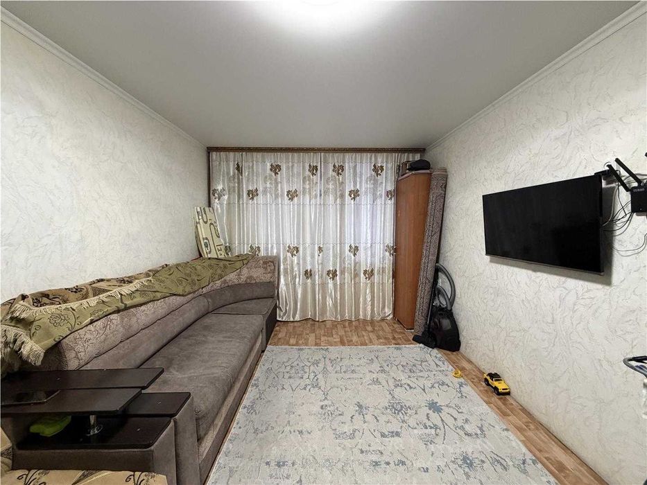 -ПРОдам 2 комн по Строителей. Этаж 2. Не угловая!