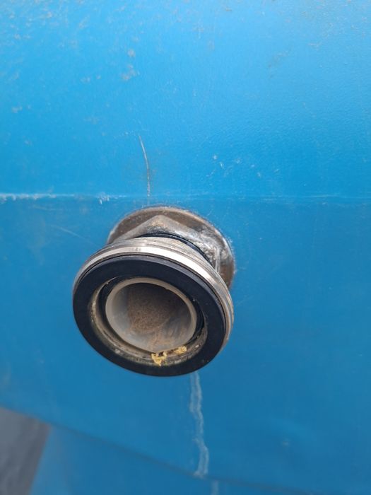 Тонник (1000L) сатылады