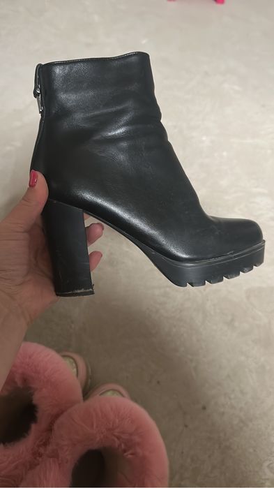 Ботинка и белый спартивный