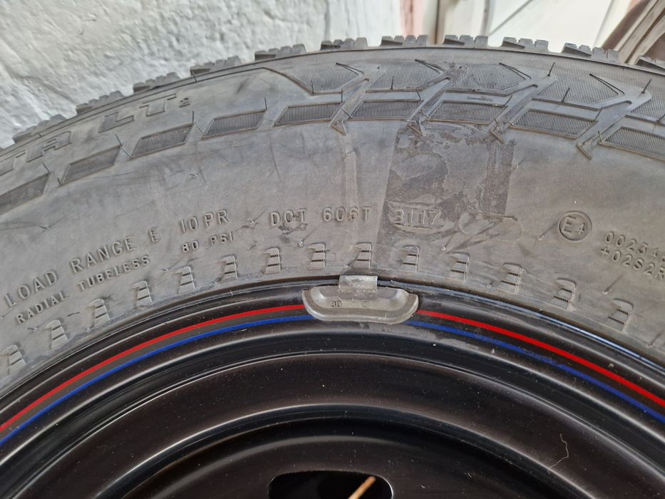 Jante + anvelope iarna 4x4 Nokian ca NOI Nissan Patrol 235/85 R16