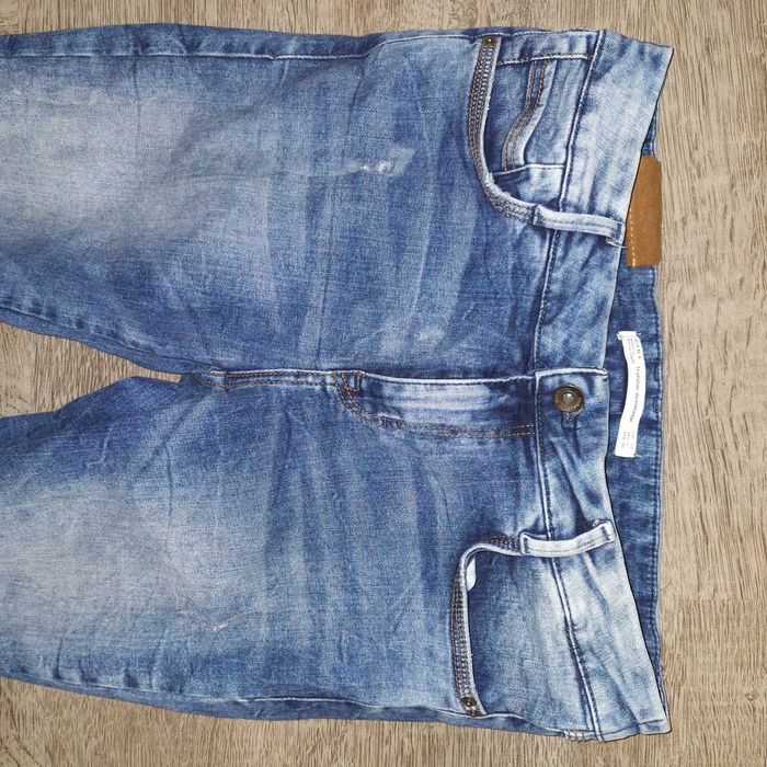 Накъсани дънки Zara