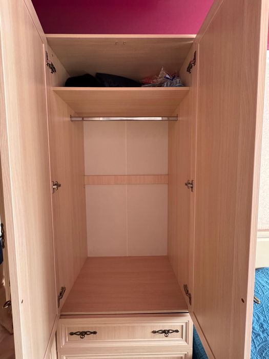 Продам Шкаф угловой