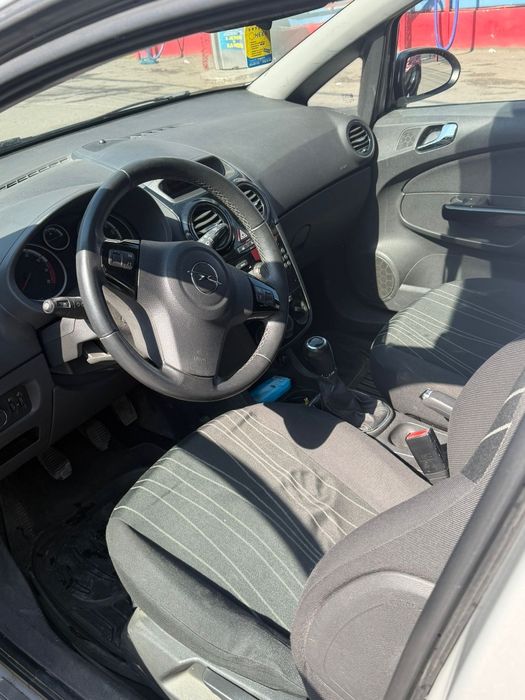 Vând Opel CORSA D