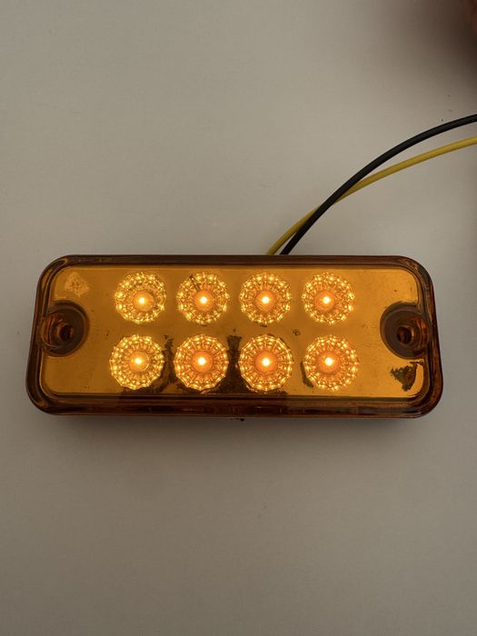 LED габарит червен 8 диода 12V за камион, ремарке, бус