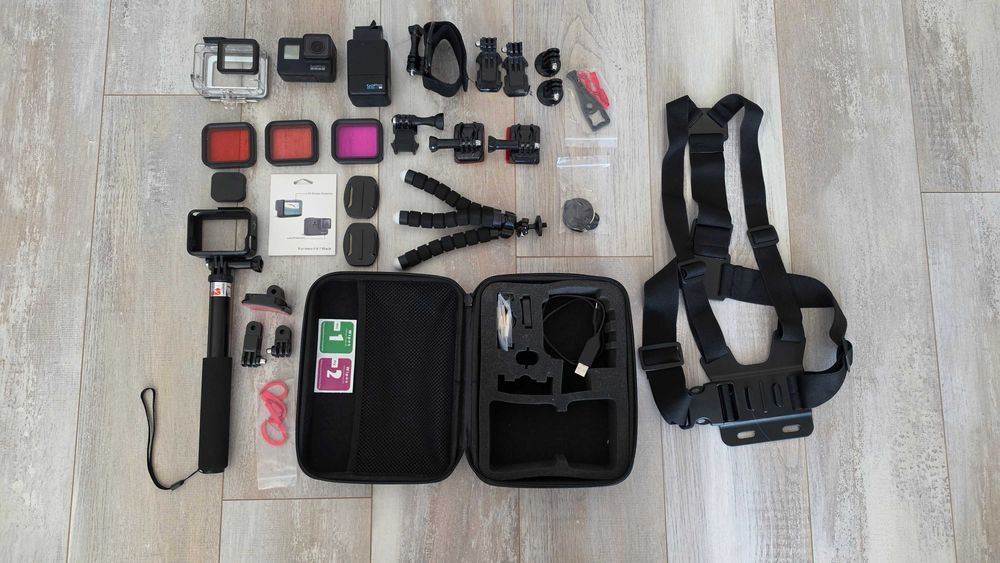 GoPro HERO7 Black + много аксесоари, подводен кейс и нагръден колан