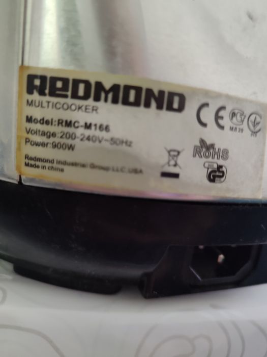 Мультиварка Редмонд.