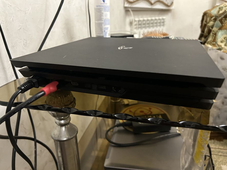 PlayStation 4 Pro + 2 джойстика + 9 игр