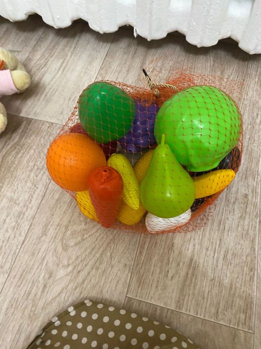 Продам набор игрушечных фруктов и овощей