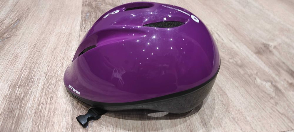 Ролкови кънки 34-37 момиче в комплект с каска  и комплект наколенки