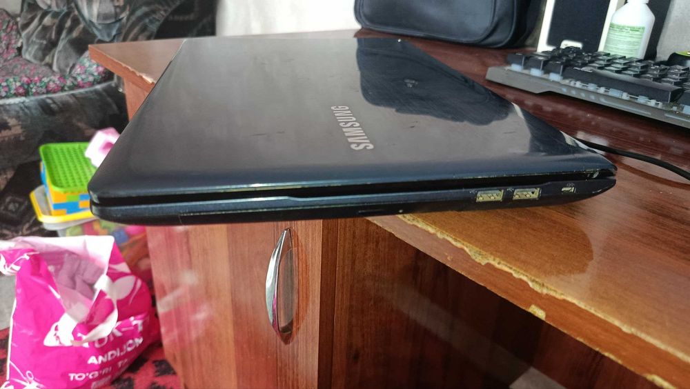 samsung  270e noutbook  ofisniy va yengil o`yin uchun