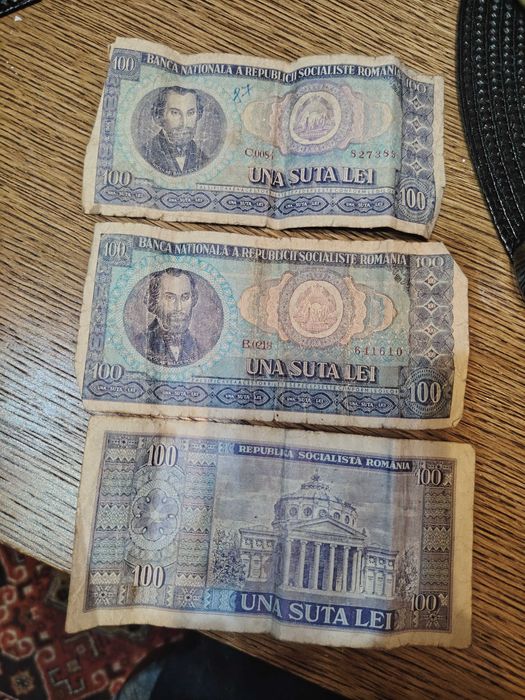 Vand bacnote una 100 lei