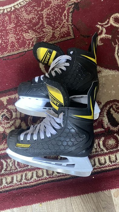 Коньки хокейские