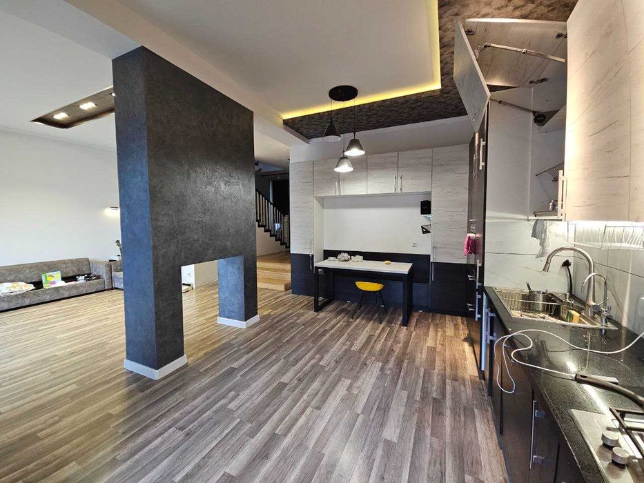 Продается собственный трехуровневый кирпичный дом