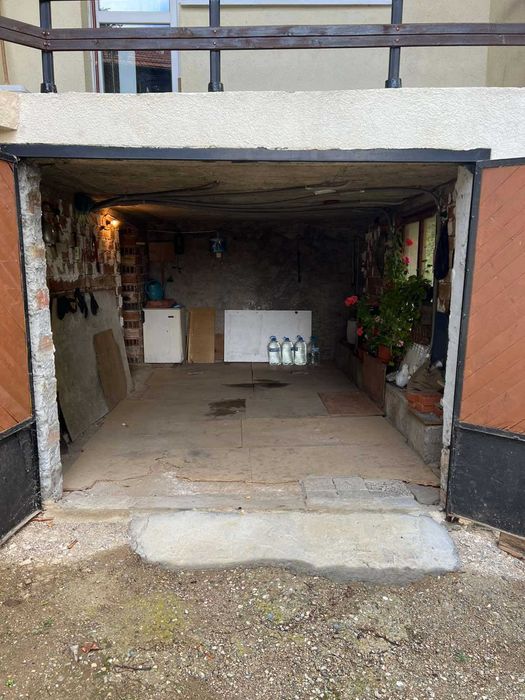 с. Горна Диканя, масивна къща с лок. отопление и геран