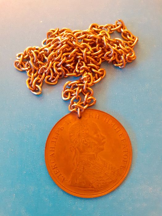 Три монети две 5 лв от 1894, една 100 лв от 1930 г и месингов пендар