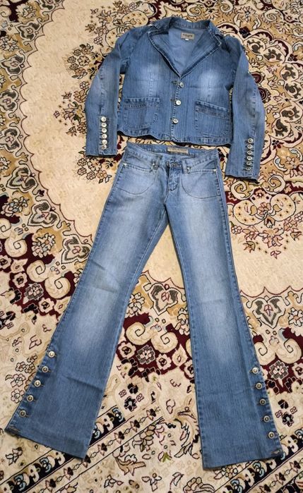 Продам джинсовый костюм