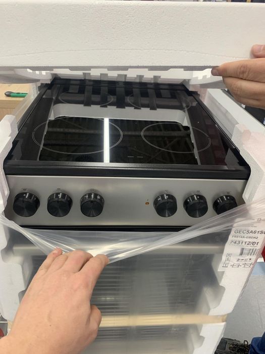 Gorenje печка с фурна и всички основни функции.