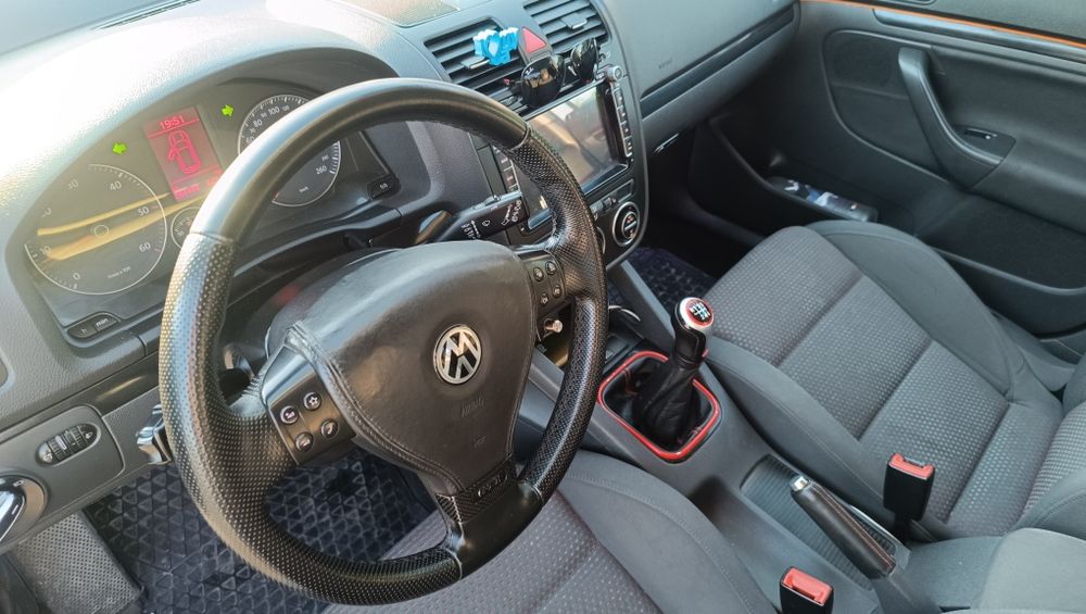 Продавам Голф 5 1.9 105 на ЧАСТИ, имам над 10 голфа (1.4/1.6/1.9 и 2.0