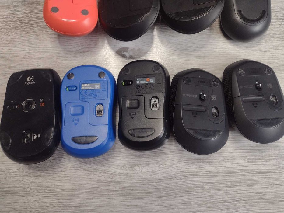 Лот 12 броя безжични мишки Logitech