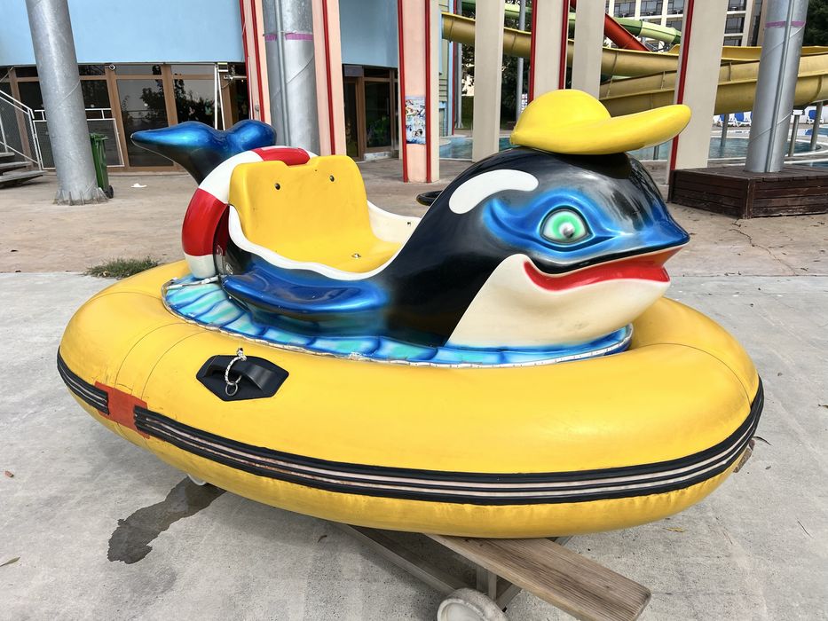 Атракцион: “Блъскащи се лодки”