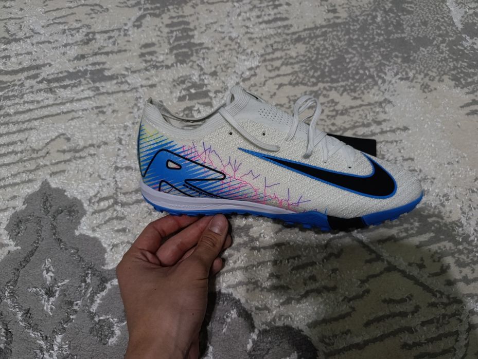 Маслооо Янги Сороконожка Nike Mercurial