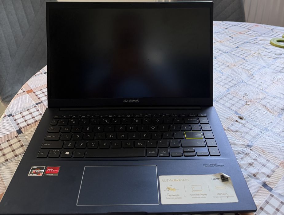 ASUS VivoBook 14