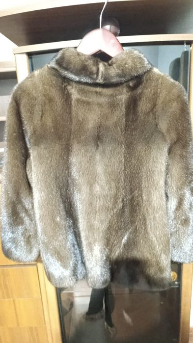 Шуба норковая цельная.