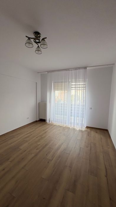 Închiriez apartament 3 camere RADSOR Râșnov