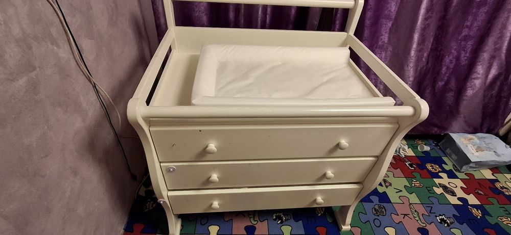 Patut copil cu saltea si masa de schimbat scutece