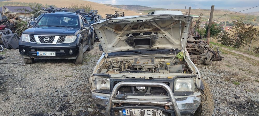 Dezmembrez nissan navara pathfinder