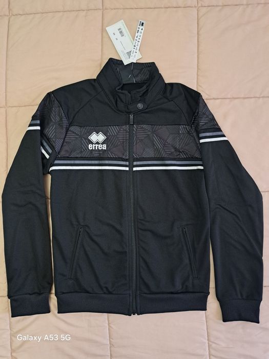 Vând trening errea nou