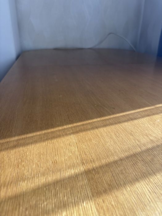 Продам стол дерево