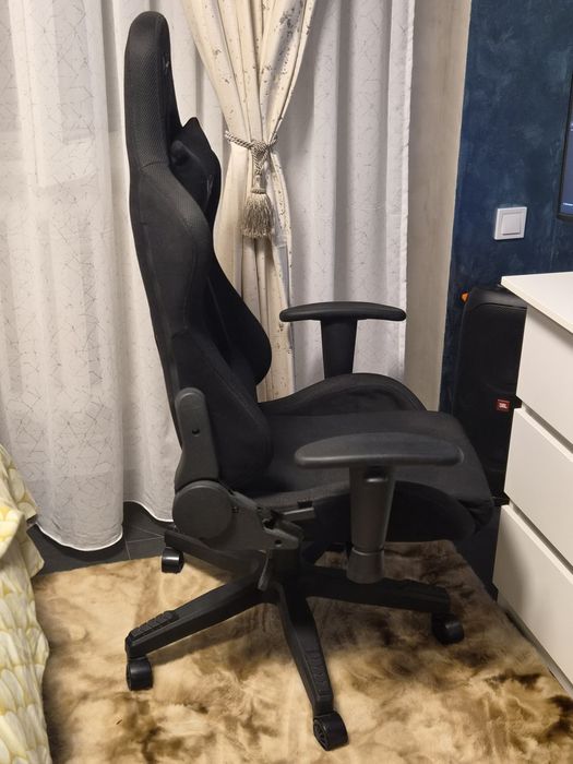 Scaun Gaming GENESIS Trit 600 / Lumini RGB / Negru / Preț fix !