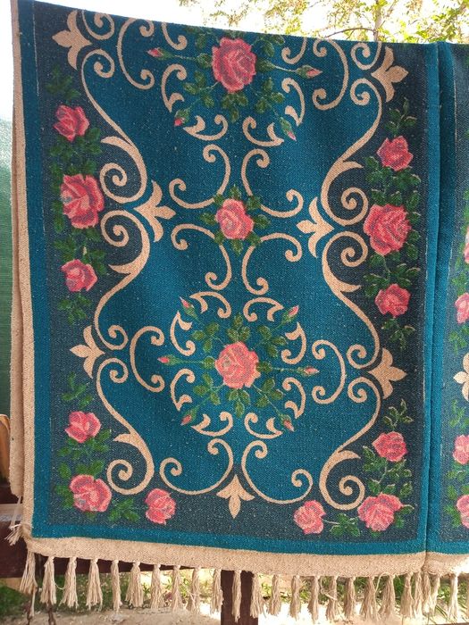 peretar covor pres traditional romanesc