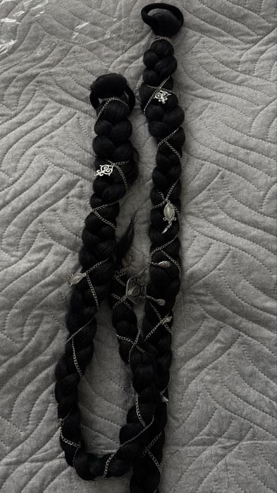 Продам косы, черного цвета