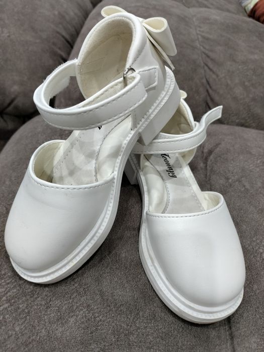 Продам детские туфельки