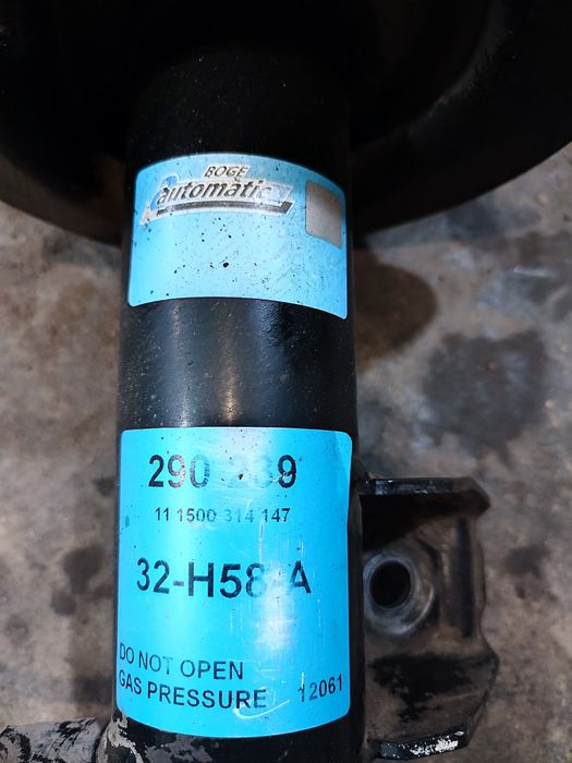 Амортизационная стойка передняя Е53