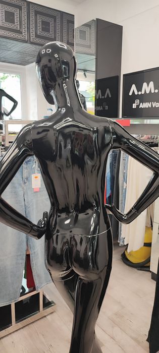 Дървени манекени